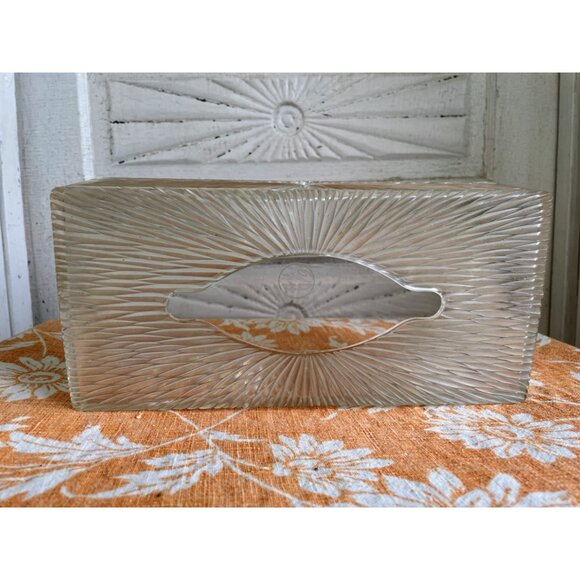 Vintage MCM clear Lucite Sunburst Pattern Tissue Box Cover - Picture 7 of 10